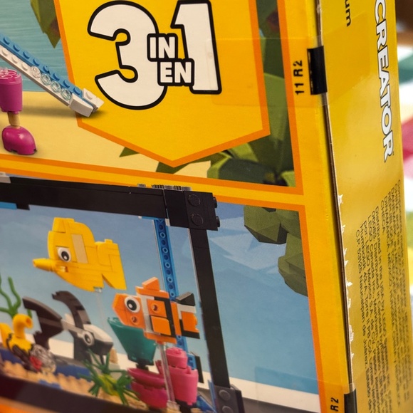 LEGO CREATOR 3in1 "Fish Tank" 31122 UNOPENED! - Picture 4 of 5